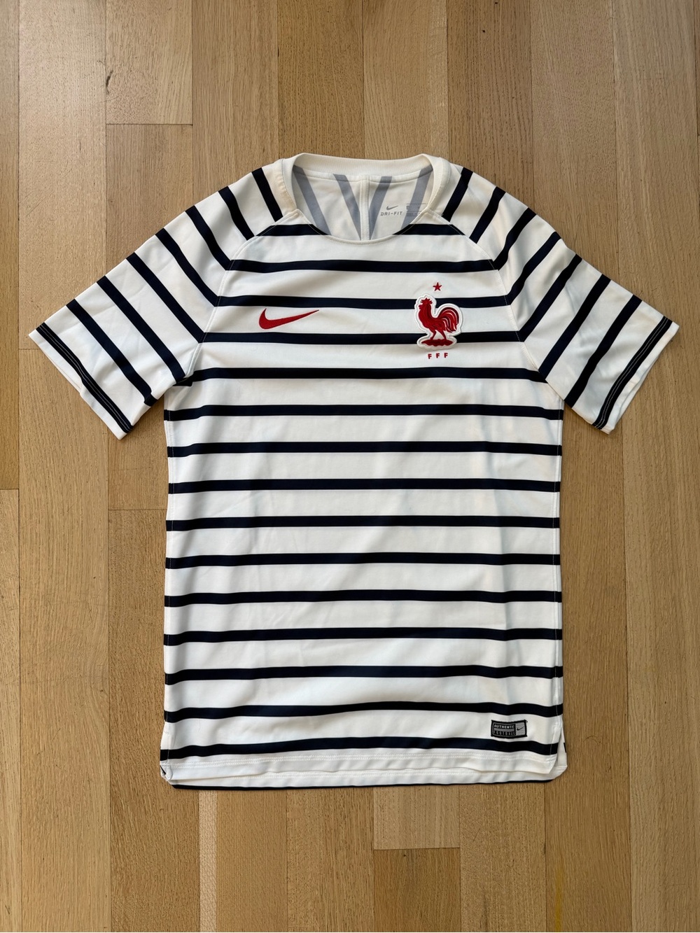 Nike France 2018-19 White & Navy Striped Soccer Jersey - size M - FIFA World Cup